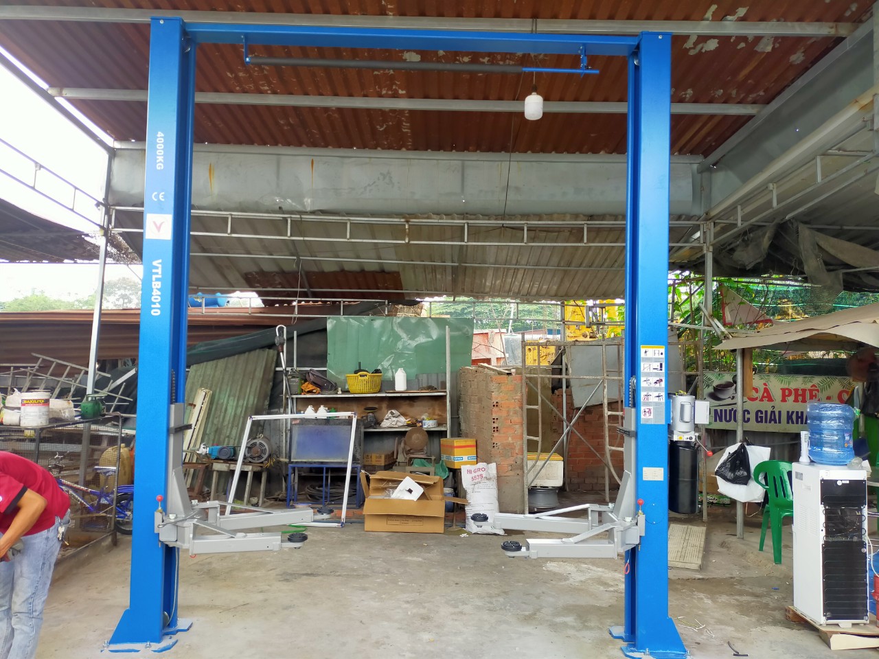 Cầu nâng 2 trụ cáp trên VIMET TLB40110